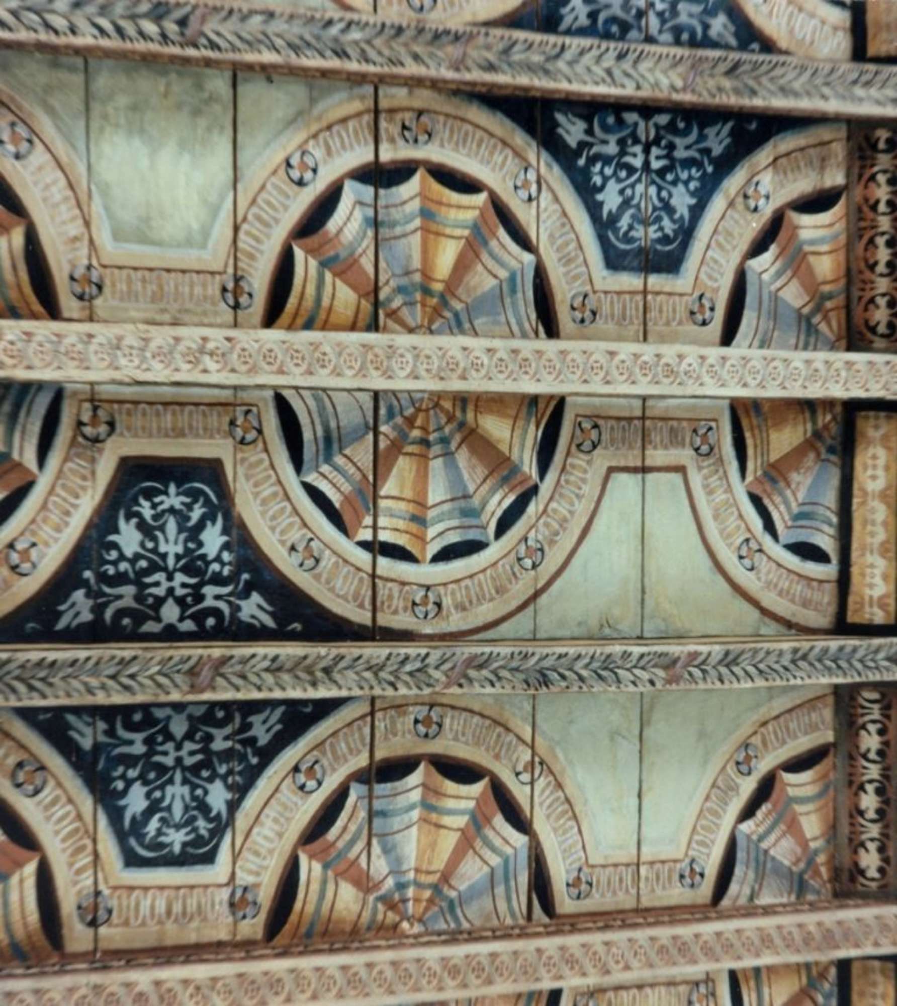 17.particolare ravvicinato del soffitto finito